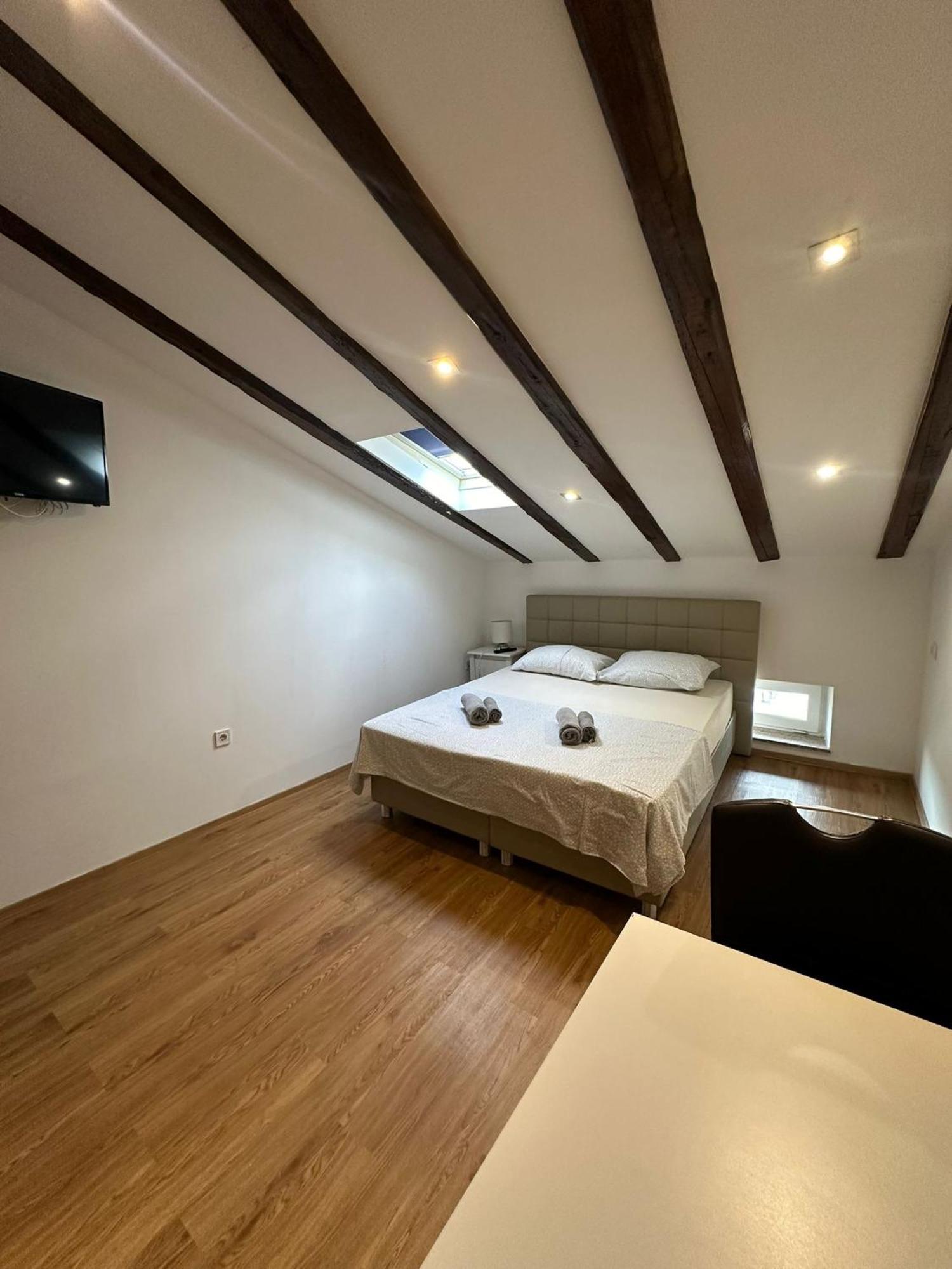 Apartment In The Heart Of Pula Exterior foto